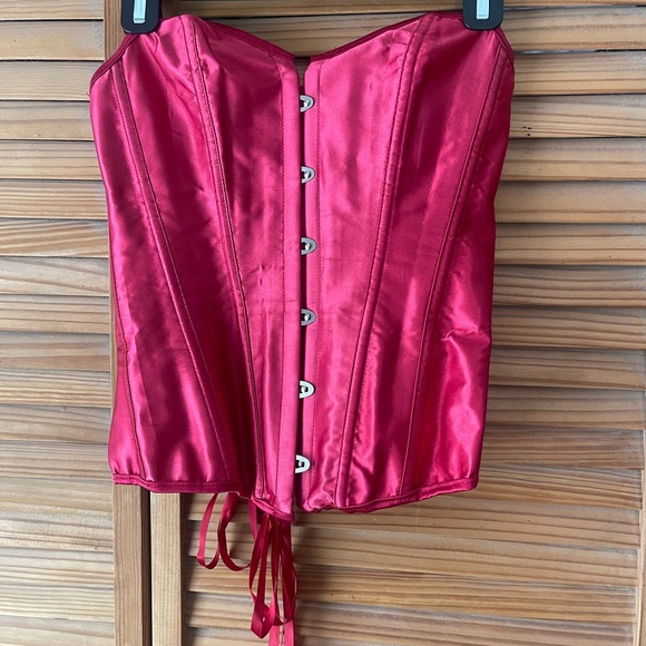 Elegant Red Corset Top - Picture 4 of 7
